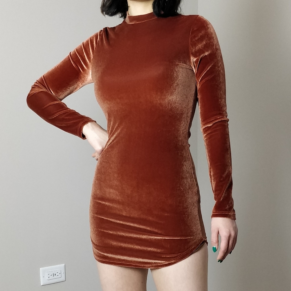 NWOT Windsor Faux velvet mini long sleeve dress - Picture 1 of 17